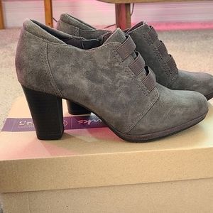 clarks nikki midtown